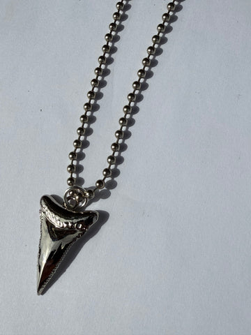 SILVER SHARK TOOTH NECKLACE