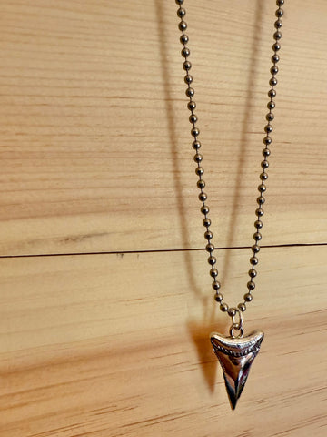 SILVER SHARK TOOTH NECKLACE